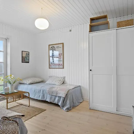 2 Bedroom Awesome In Hébergement de vacances